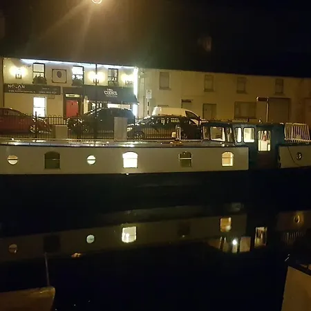 Roisin Dubh Houseboat 5* Sallins