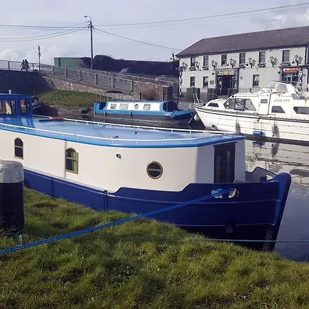 Roisin Dubh Houseboat 5*