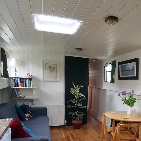 Roisin Dubh Houseboat Úszó hotel