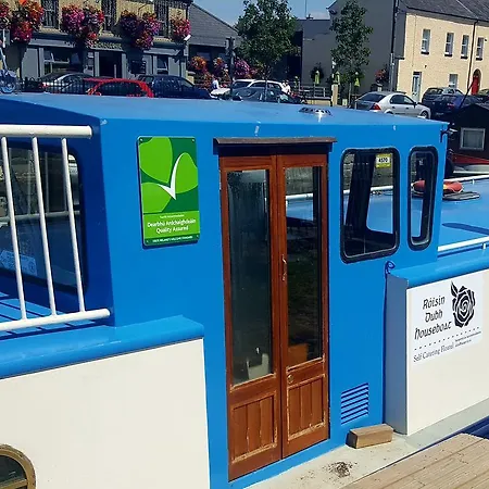 Roisin Dubh Houseboat Úszó hotel 5*