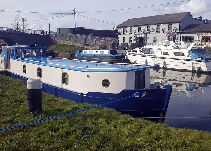 Roisin Dubh Houseboat 5*