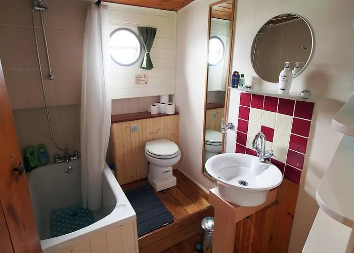 Roisin Dubh Houseboat Ботель